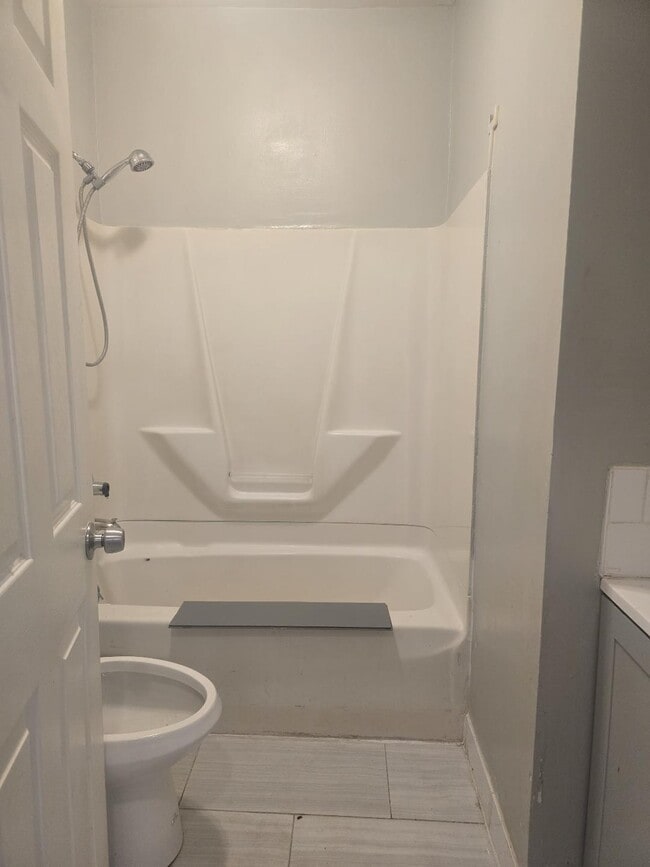 Building Photo - 14 Wood St