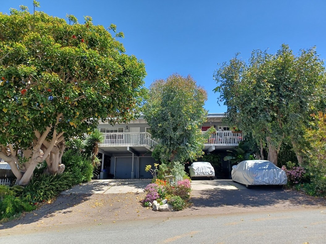 Front View - 2319 Newcastle Ave