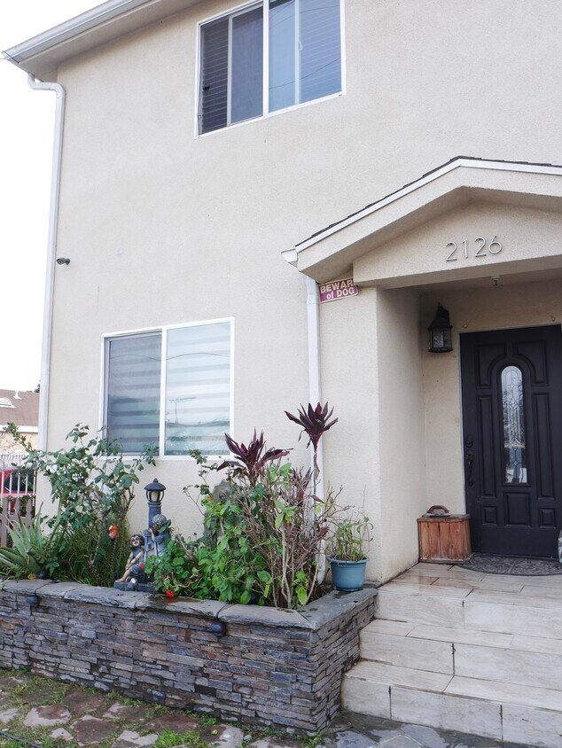 Foto principal - 2126 E 103rd St