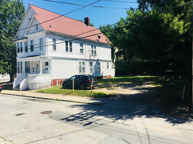 Building Photo - 26 Jenks St