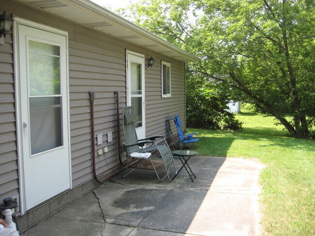 Foto del edificio - 180 W Lake Lansing Rd