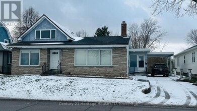 Building Photo - 500 Lakeshore Rd