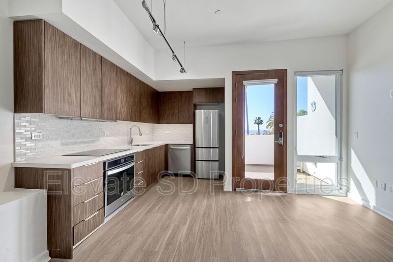 Foto principal - 2466 1st Ave.