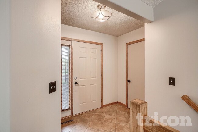 Foto del edificio - 9319 93rd St S