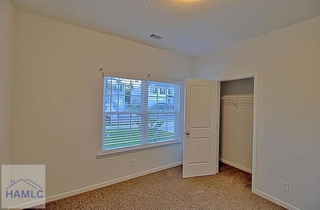 Building Photo - 68 Daylily Ct