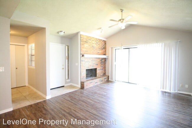 Building Photo - 3 br, 2 bath House - 4621 Hemlock Lane