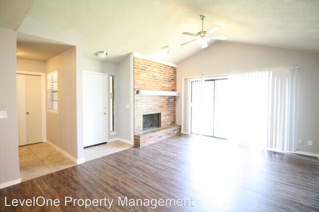 Foto del edificio - 3 br, 2 bath House - 4621 Hemlock Lane