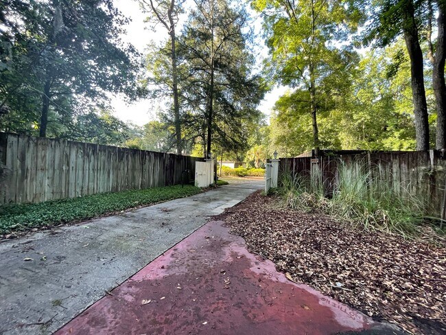 Foto del edificio - Mid-Century Modern Oasis on 5+ Acres – Pri...