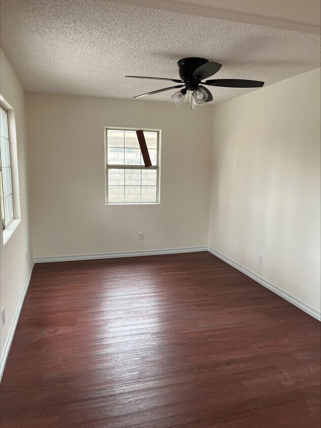 Foto principal - 1151-1153 E 88th Pl