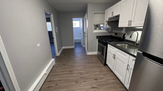 Kitchen - 106 S Kenmore Ave