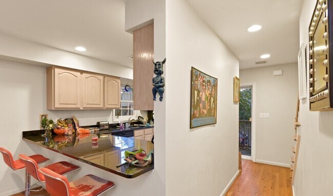 Foto del edificio - 216 Parker Hill Ave