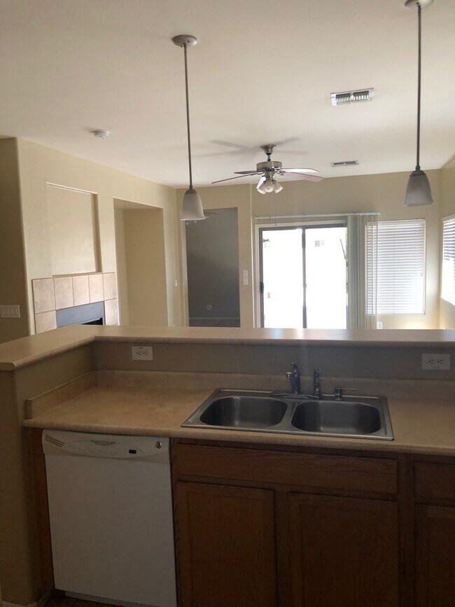 Building Photo - Beautiful Single-Level 3 Bedroom, 2 Bathroom Home in Maricopa