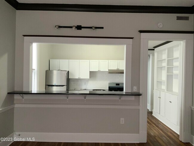 Building Photo - 1356 Union St