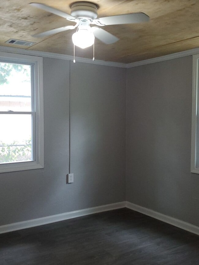 Building Photo - 155 Circle Dr