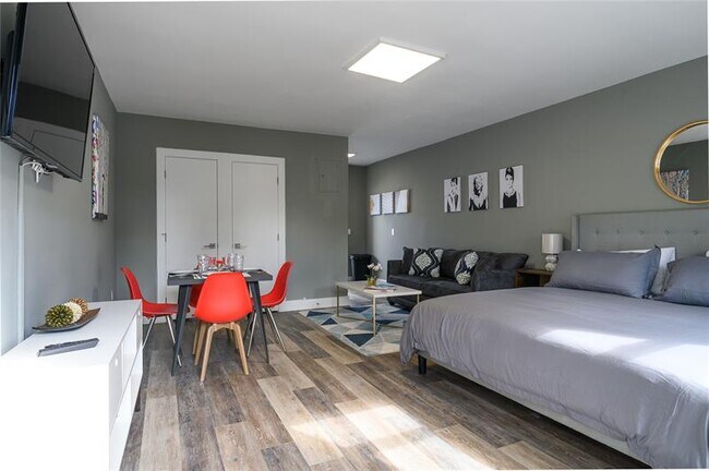 Foto del edificio - 1020 N Victoria Park Rd