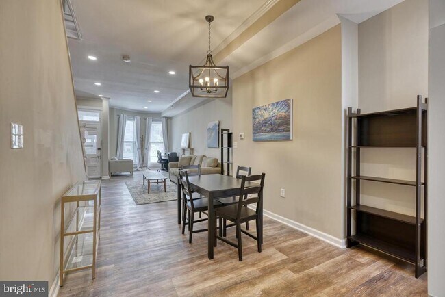 Foto del edificio - 144 N Lakewood Ave