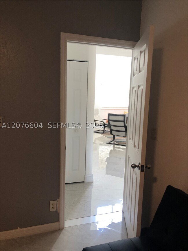 Foto del edificio - 11362 NW 33rd St