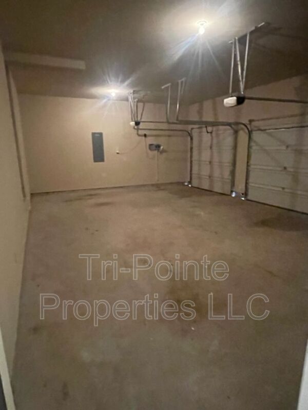 Building Photo - 549 Lake Bluff Ave