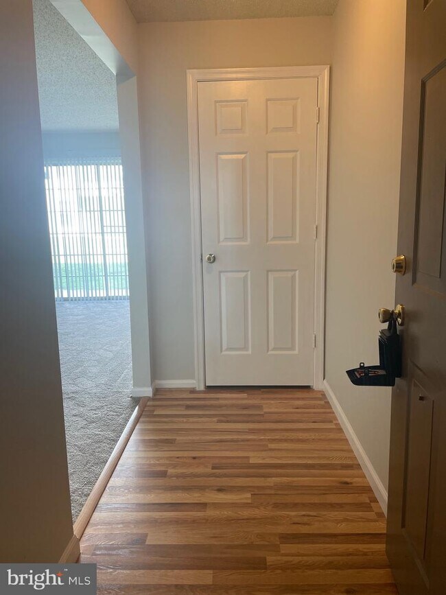 9320 Caspian Way Unit 101, Manassas, VA 20110 Room for Rent in