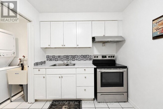 Photo du bâtiment - 961A Eglinton Ave W