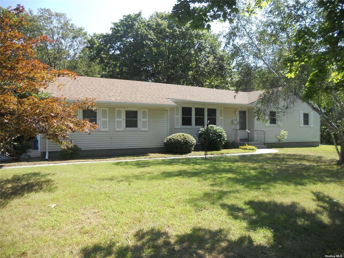29 Champlin Ave, Bellport, NY 11713 House for Rent in Bellport, NY