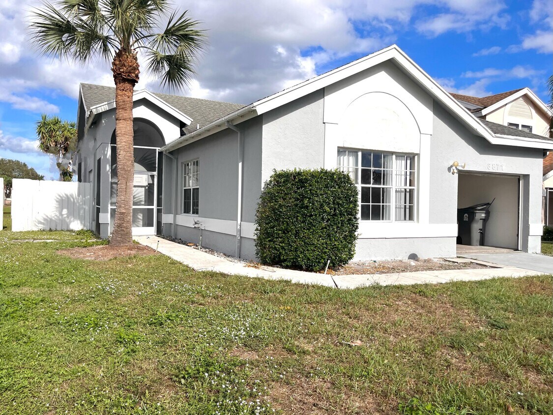 Primary Photo - 3871 Circle Lake Dr