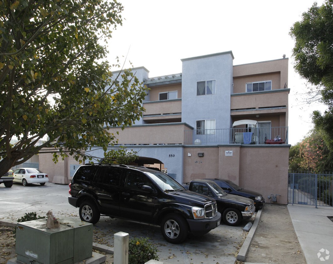 Building Photo - 550-554 Stork St
