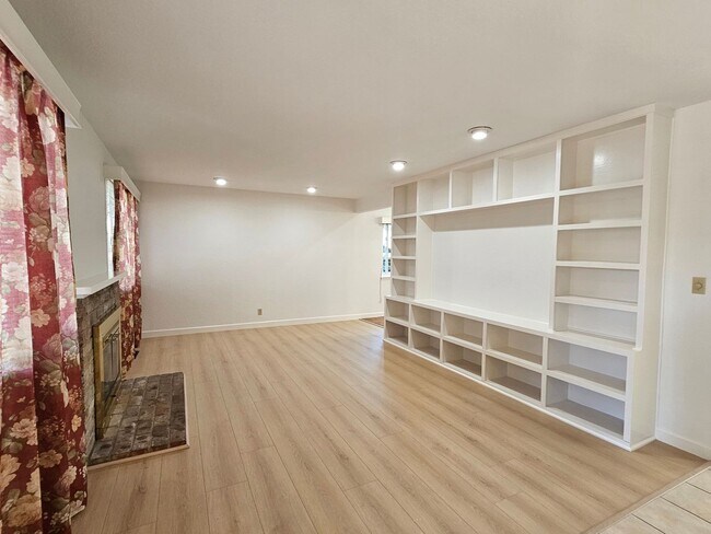 Foto del edificio - REGAL 5 Bed/3 Bath Home in FREMONT