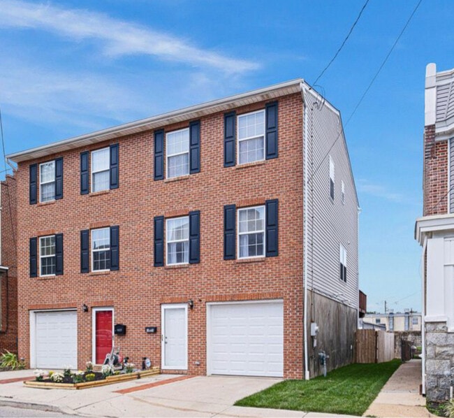 Building Photo - 1025 N Scott St