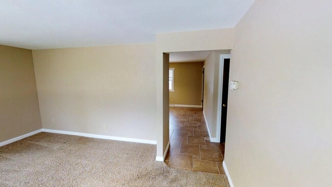 Building Photo - 325 S Matthias St