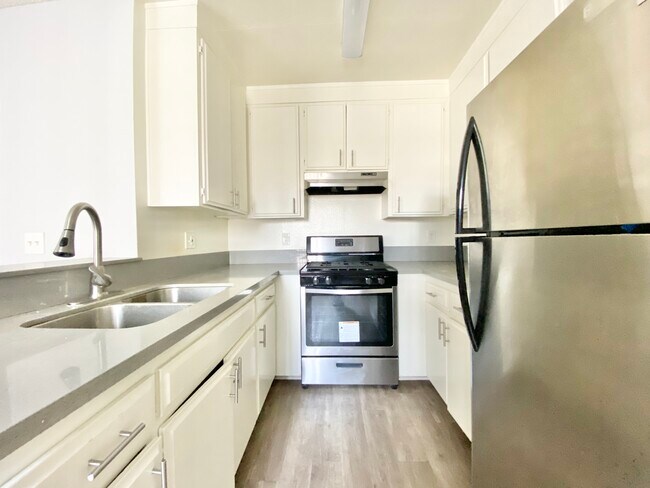 Building Photo - 229 S Normandie Ave
