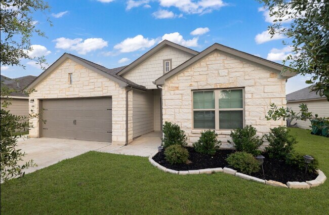 Foto del edificio - "Spacious 4-Bedroom Home in Converse with ...