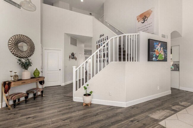 Foto del edificio - Spacious 4BR House in Glendale