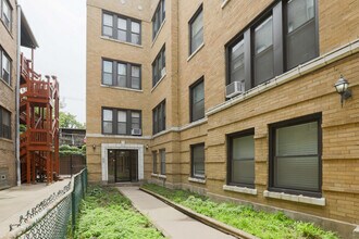 Building Photo - 837 W Cornelia Ave