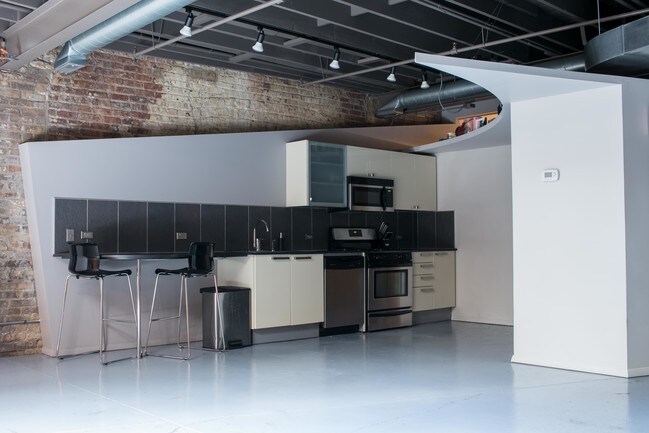 Building Photo - 2121 Dewey Ave