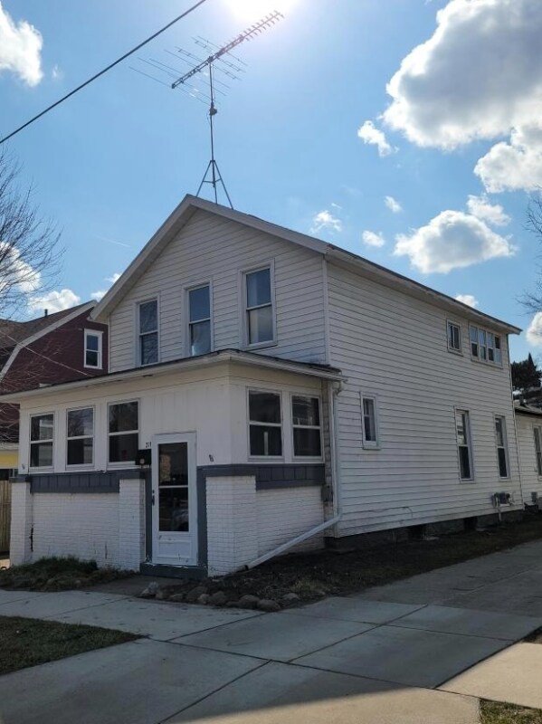 211 Rich St, Ionia, MI 48846 House Rental in Ionia, MI