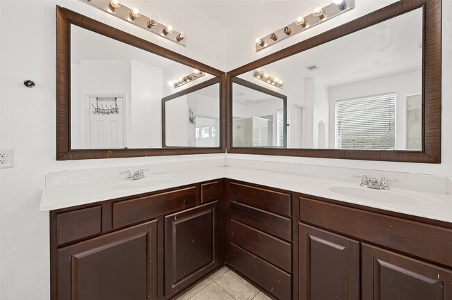 Building Photo - 5519 Jay Thrush Dr
