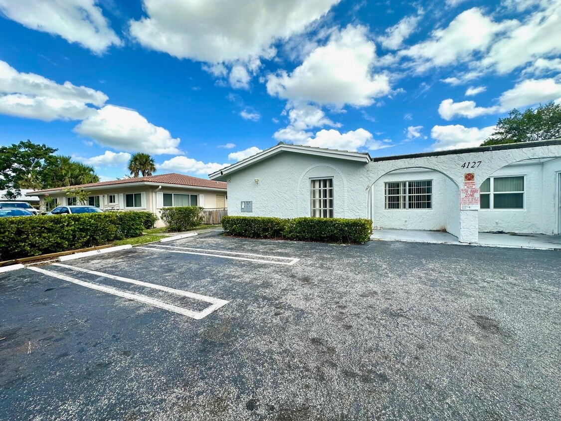 Foto principal - 4127 Woodside Dr