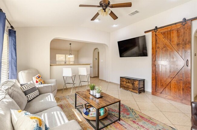 Foto del edificio - 1701 Strobel Ln