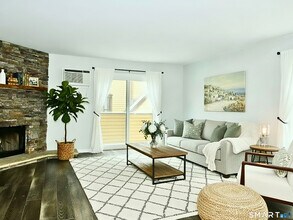 Building Photo - 8 Oakwood Ave