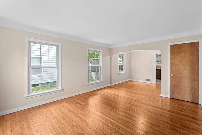 Building Photo - 1502 Schuyler Rd