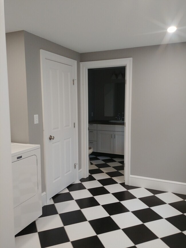 Laundry and half bath 1st Flr - 547 Saint Joseph St