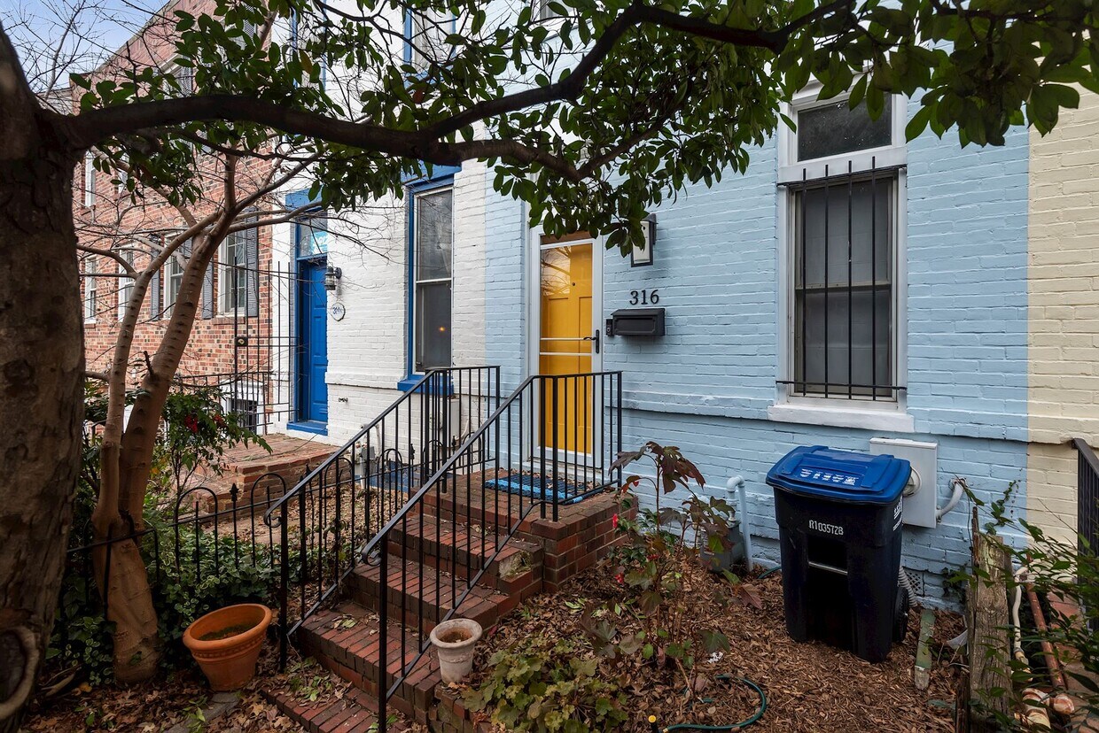 Primary Photo - 316 G St SE