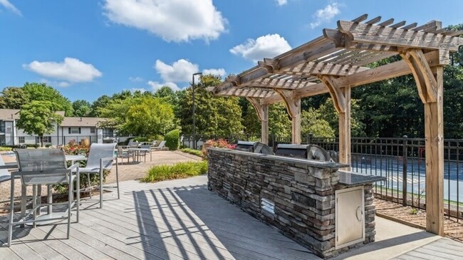 Foto del edificio - 1700 Hunter Ridge Ln