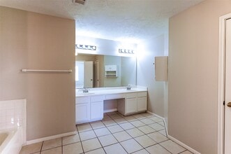 Building Photo - 2103 Charlton House Ln