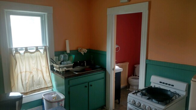 Kitchen - 88 Bond St