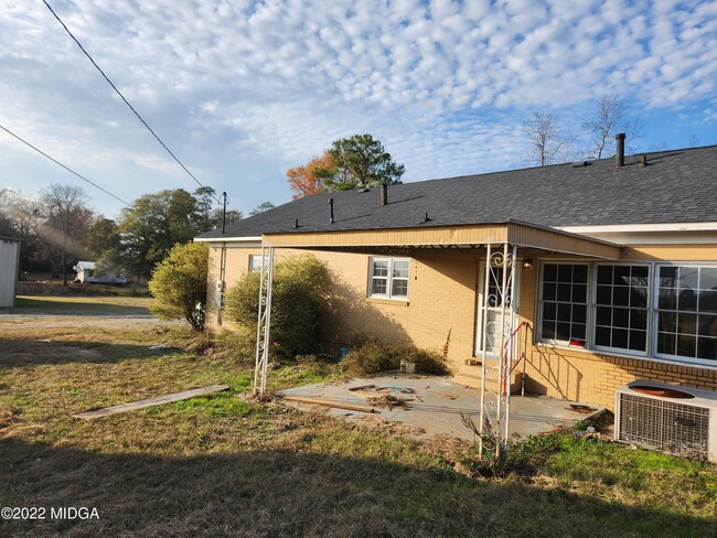 Building Photo - 1934 Rocky Creek Rd