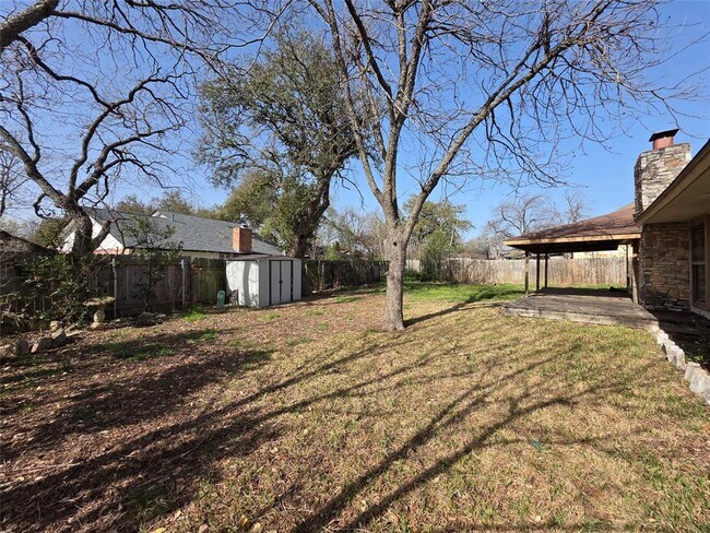Foto del edificio - 10909 Hillside Oak Ln