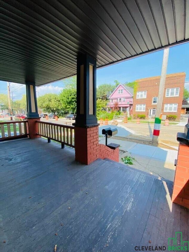 Primary Photo - 1328 W 65th St