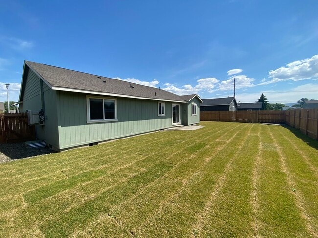 Building Photo - 3 Bed 2 Bath Home for Rent!